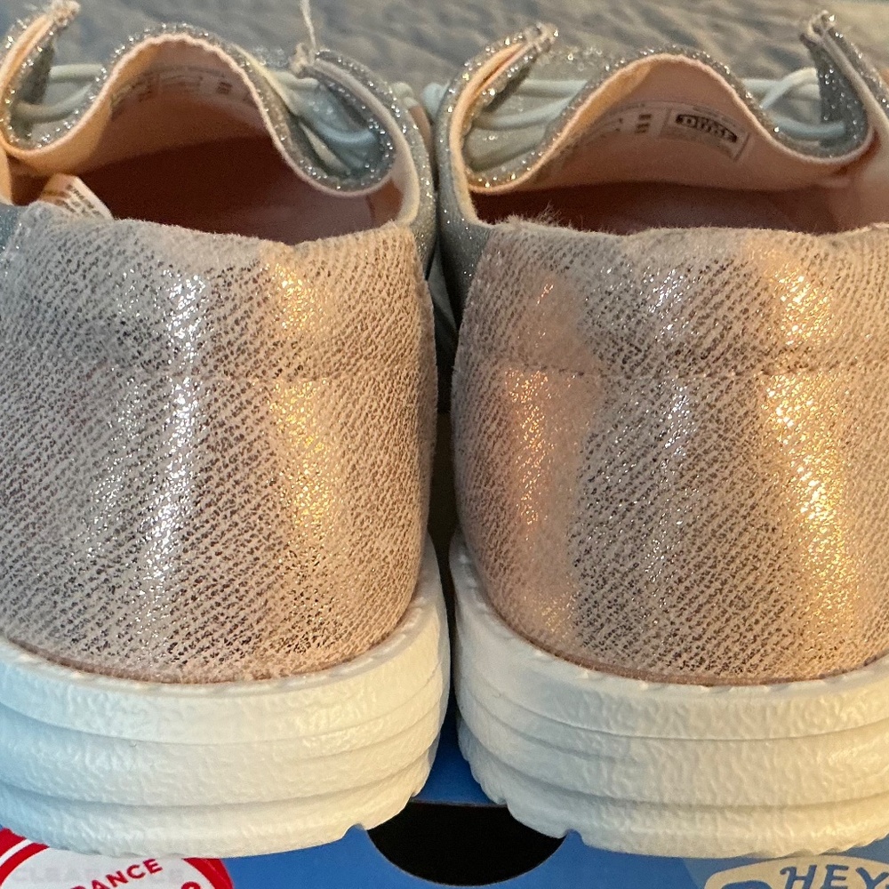 Hey Dude- Sparkly Rose Gold W7 - Picture 3 of 7
